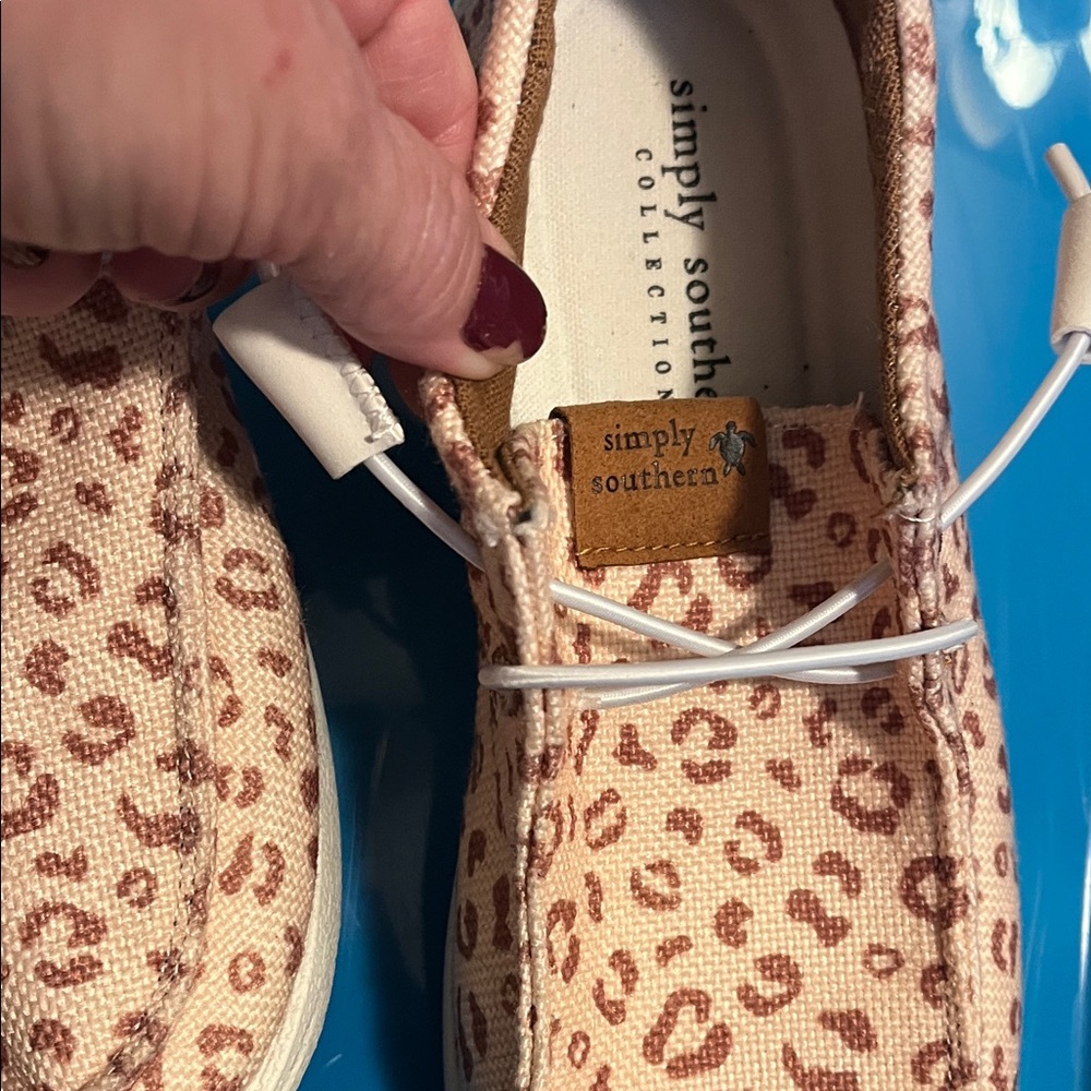 Simply Southern Leopard Print Shoe size 8 Like New!   Tan and Brown - Picture 4 of 9